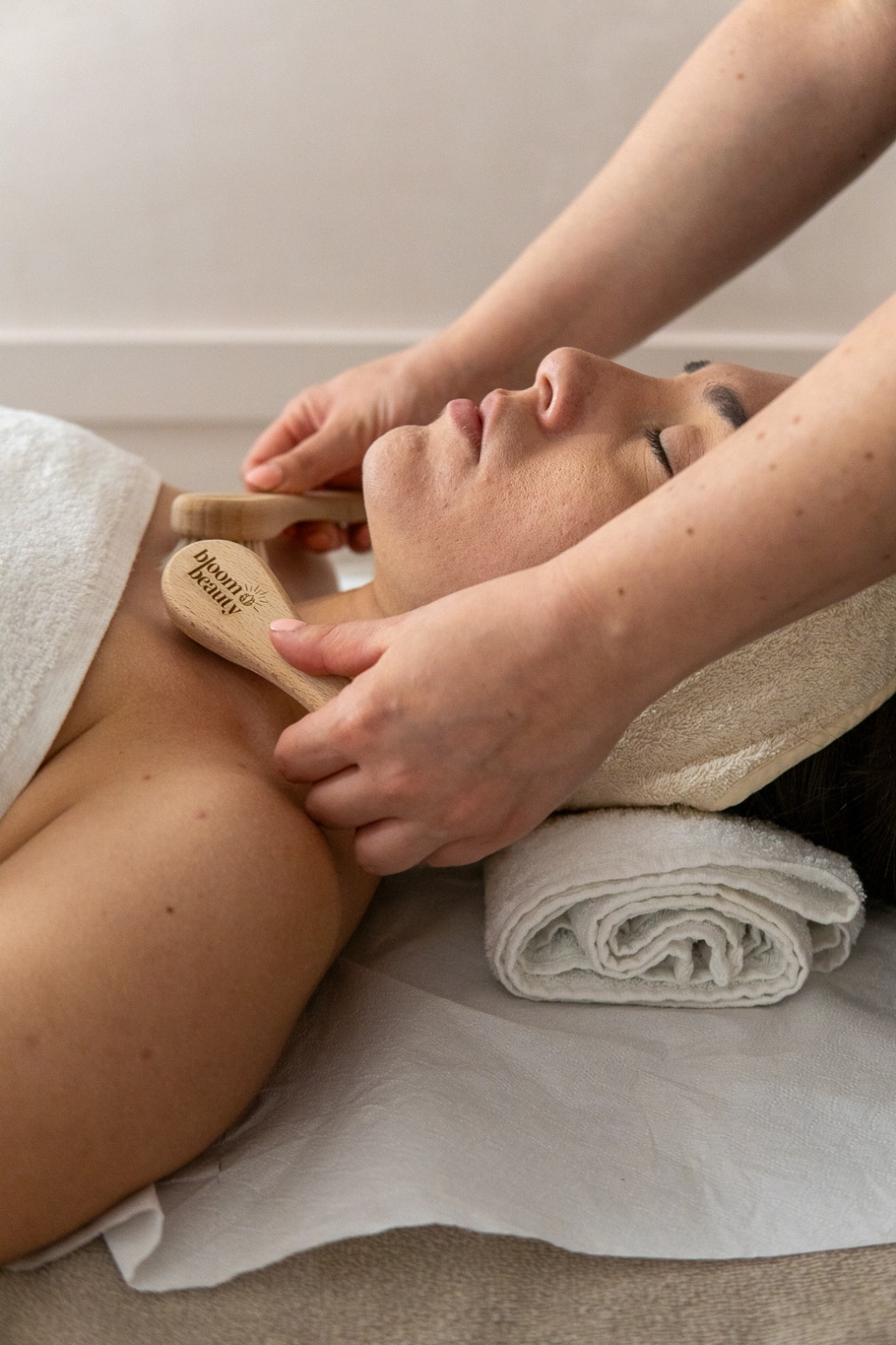 Trattamento viso Bloom Beauty con spazzola brand